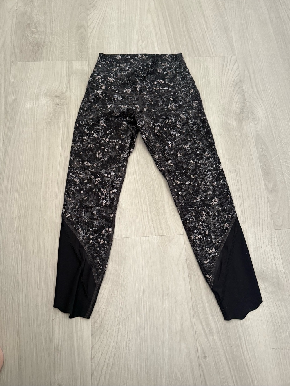 Lululemon Wunder Under Crop Roll Down Leggings Black Floral Print Mesh Size 4